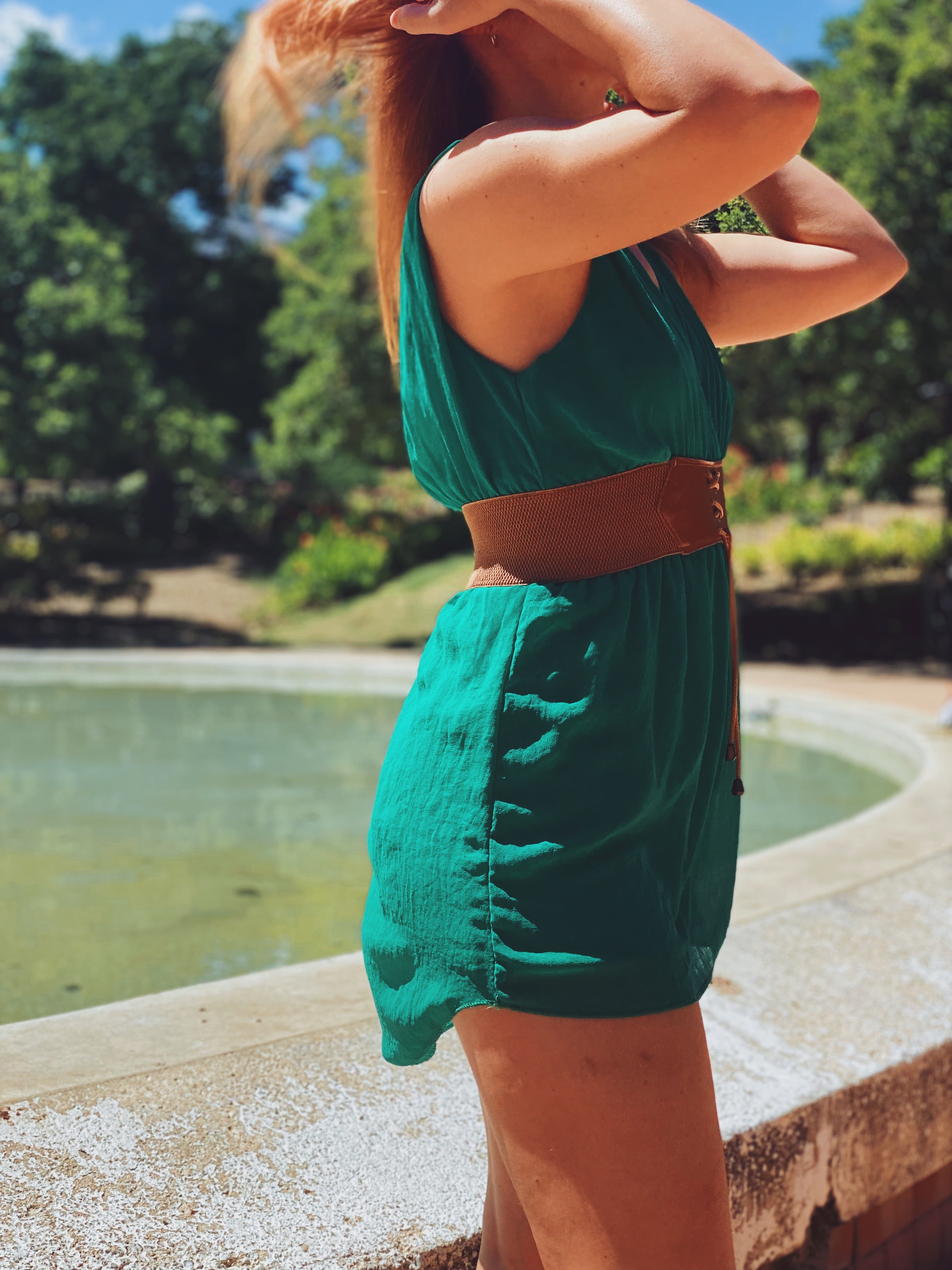 Mini vestido asimétrico verde