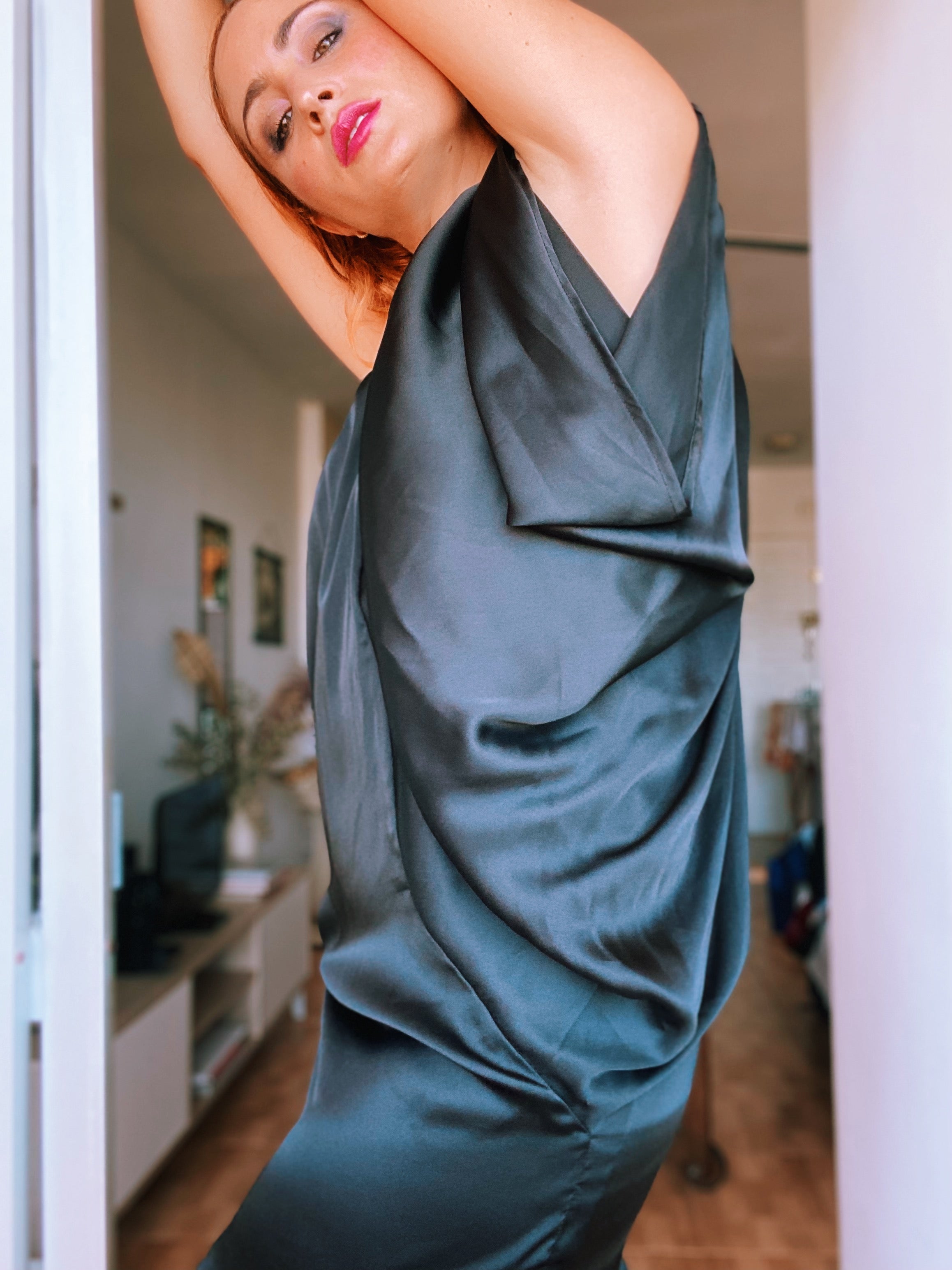 Vestido de satén Nua and Nua