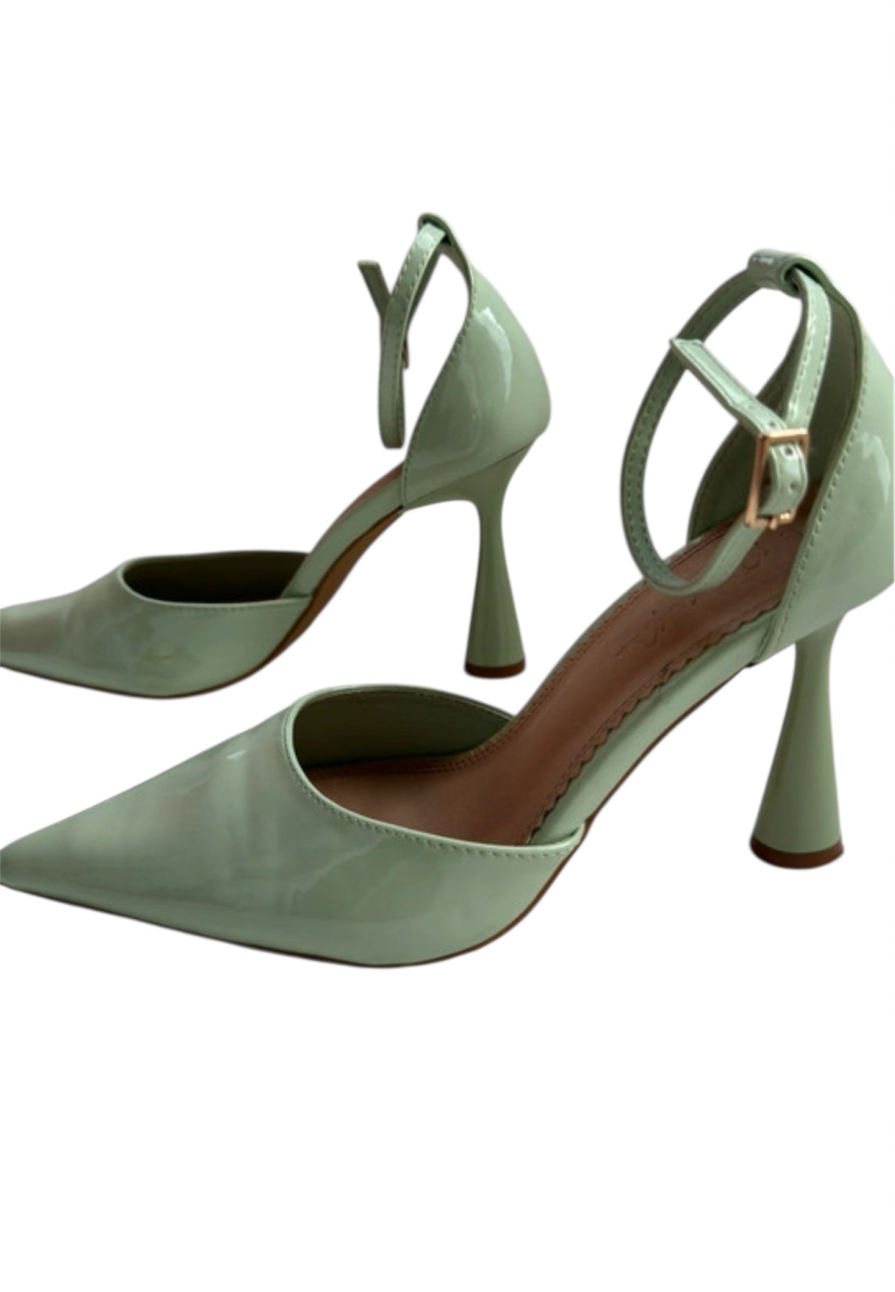Tacón de charol verde menta