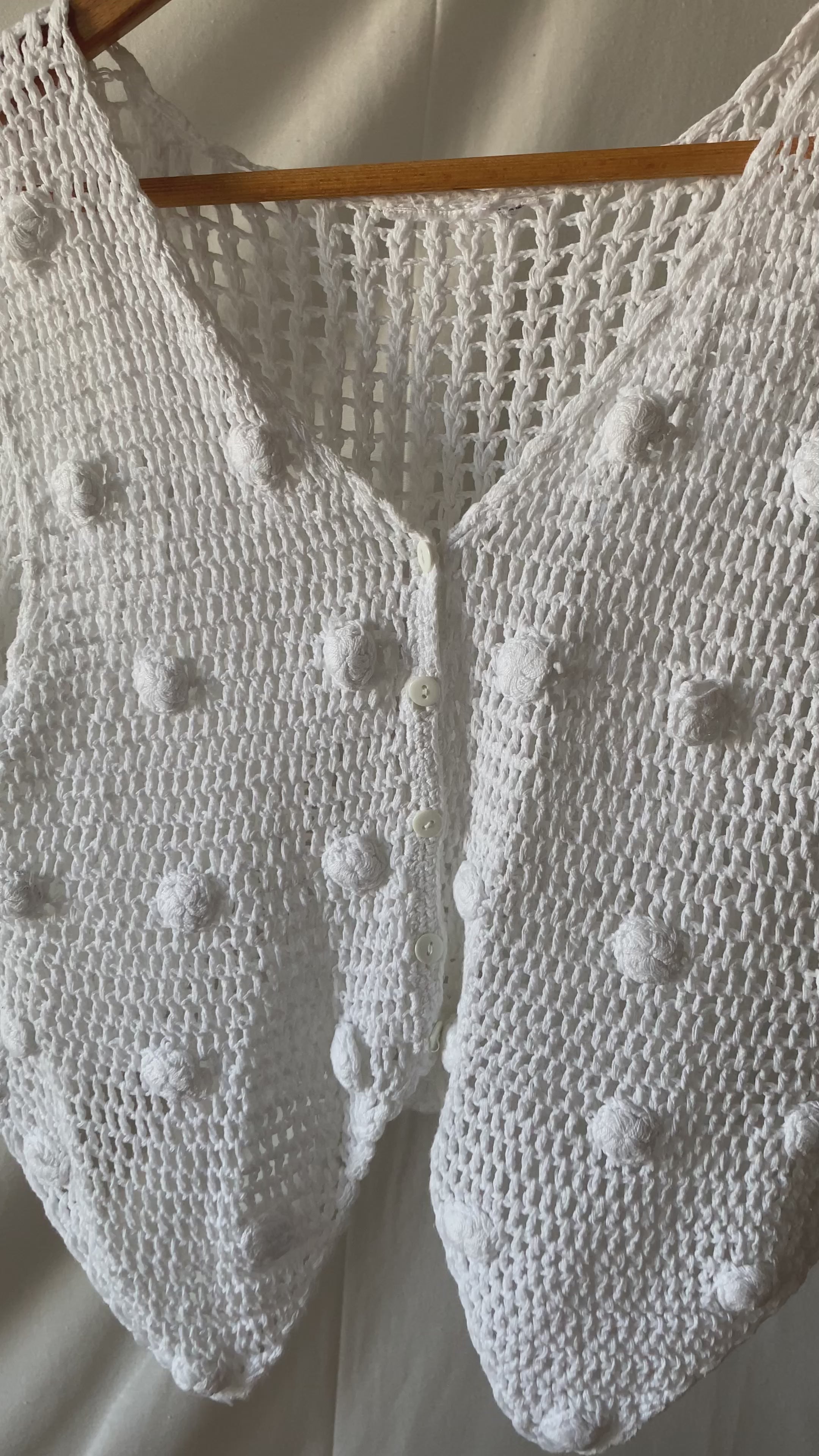 Chaleco de ganchillo blanco