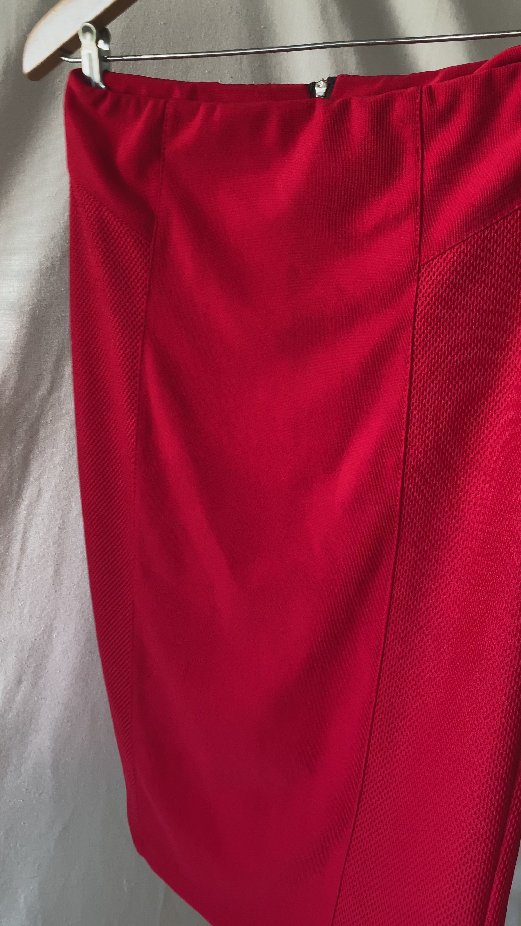 Falda lápiz roja