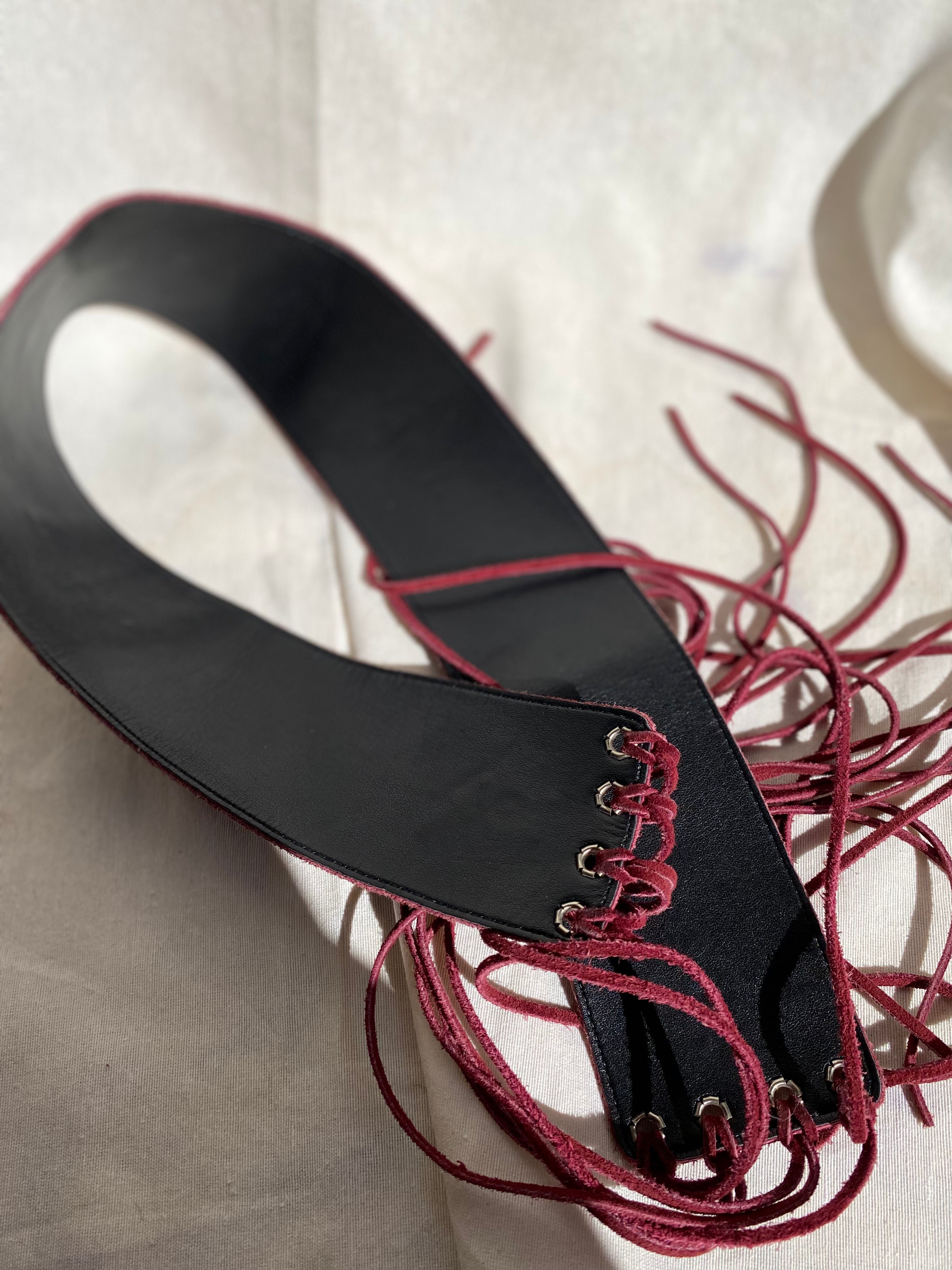 Cinturón ante burdeos