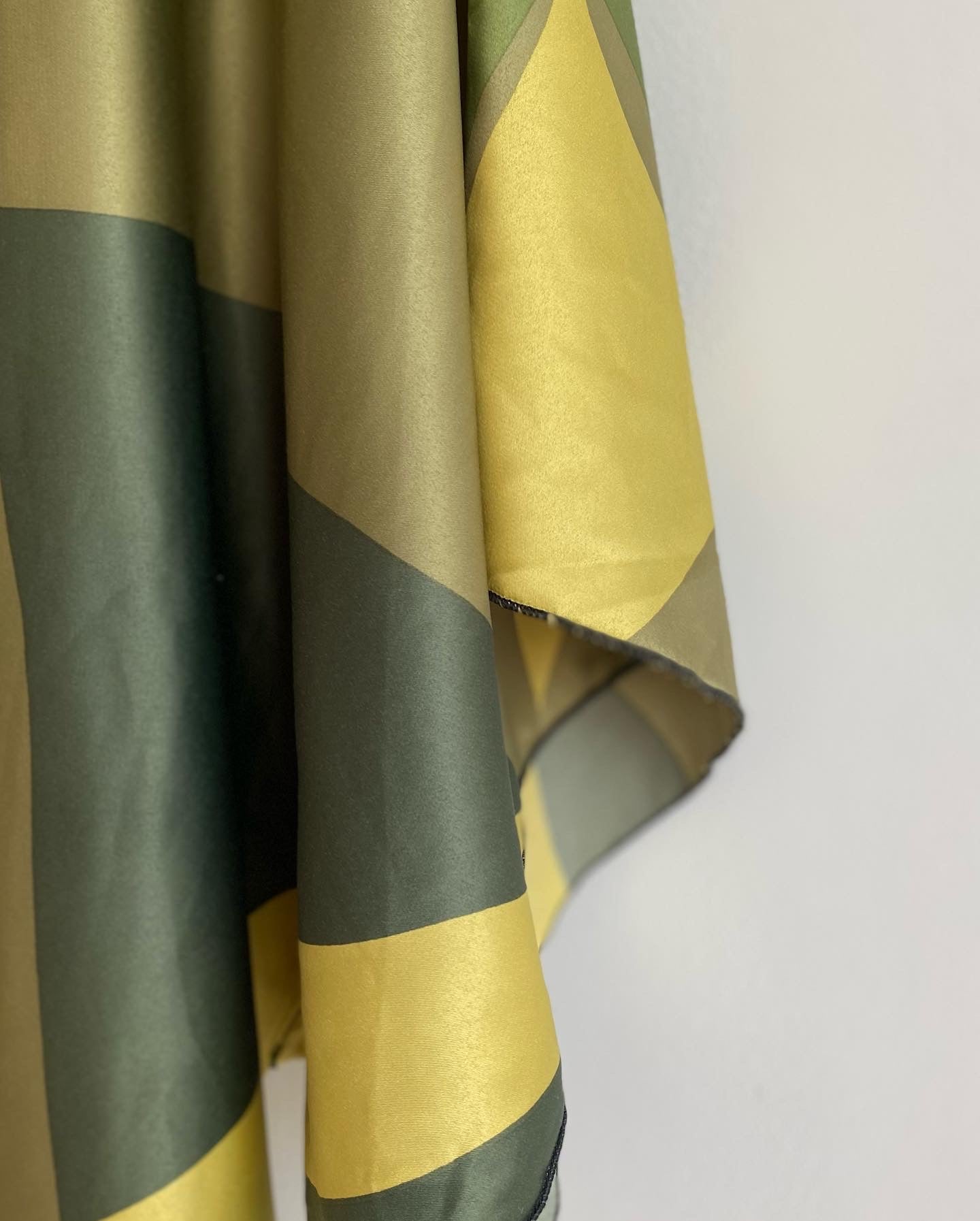 Vestido satén verde