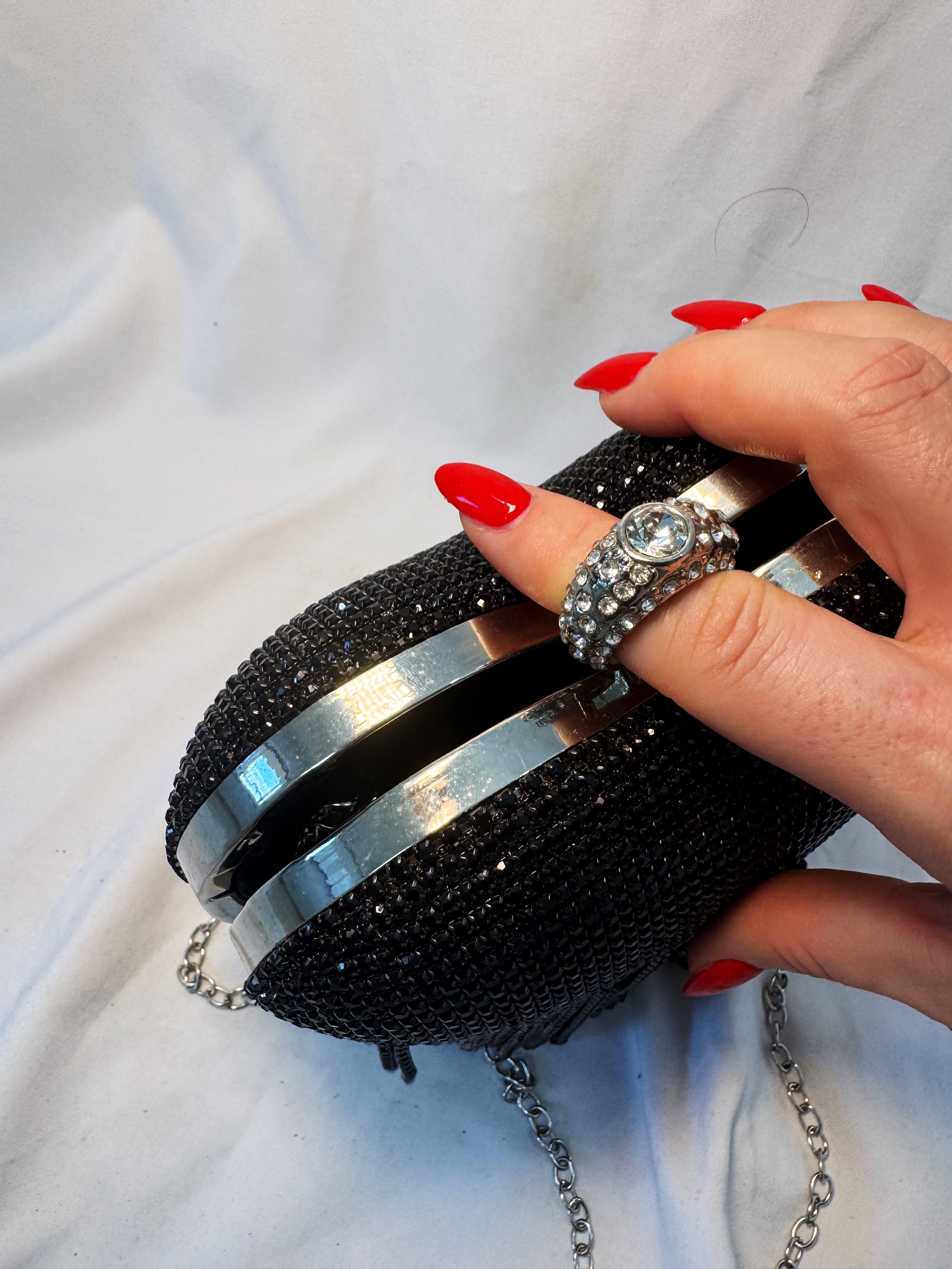 Bolso corazón negro con brillantes