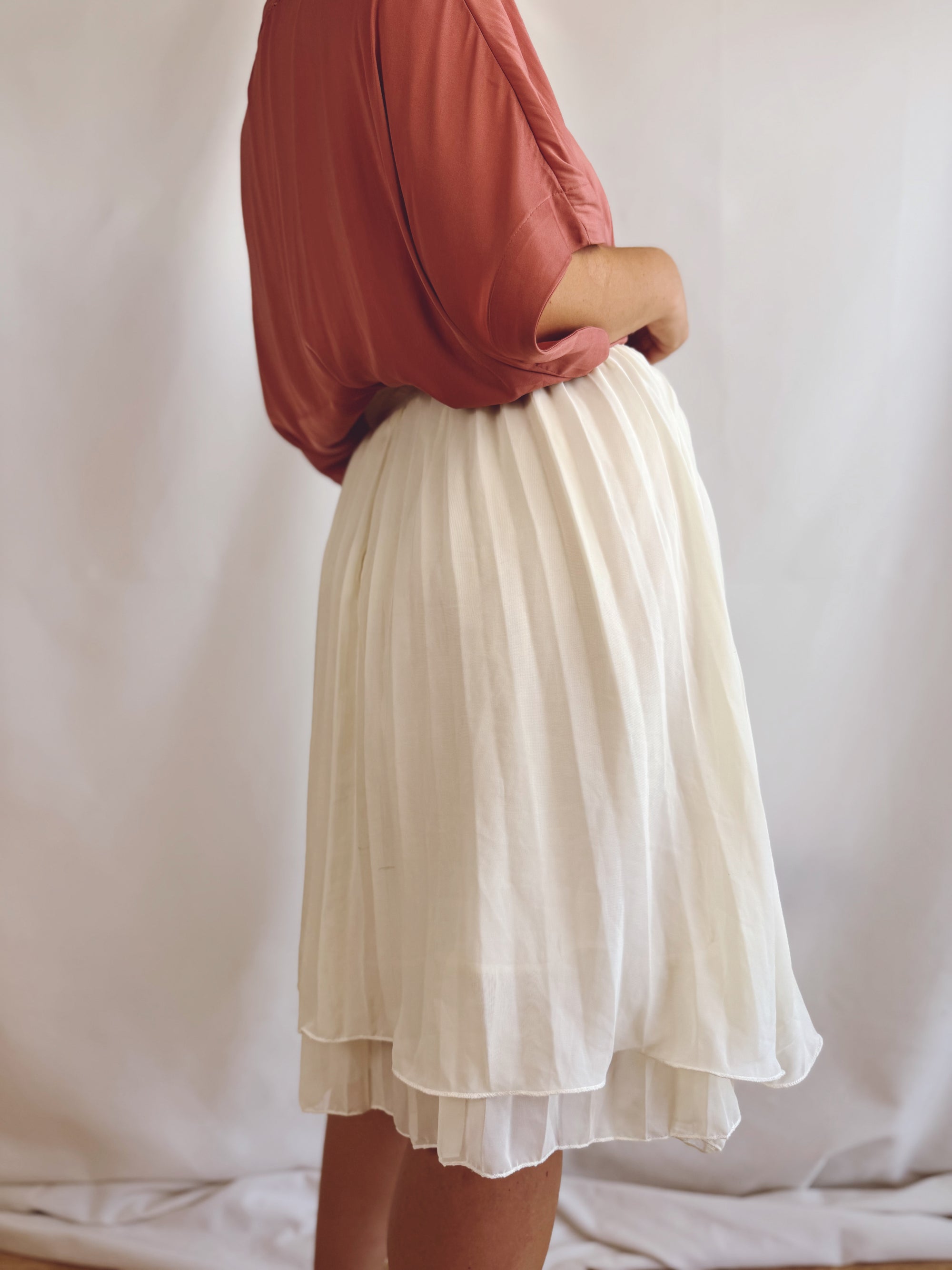 Falda plisada crema