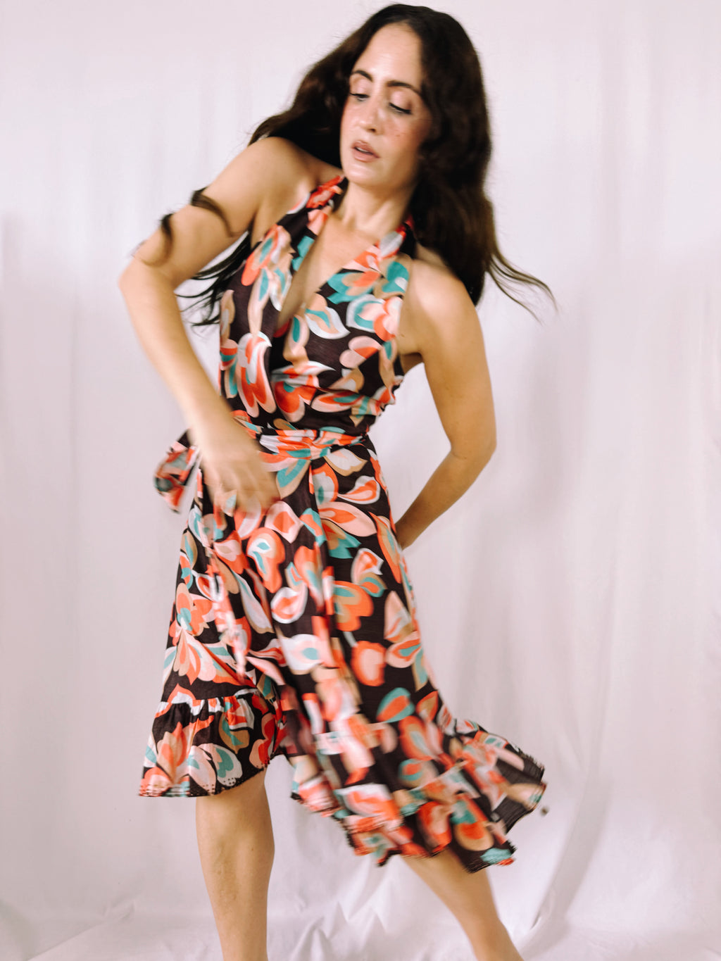 Vestido Ted Baker London 100% algodón con escote halter cruzado y estampado floral – Talla 40
