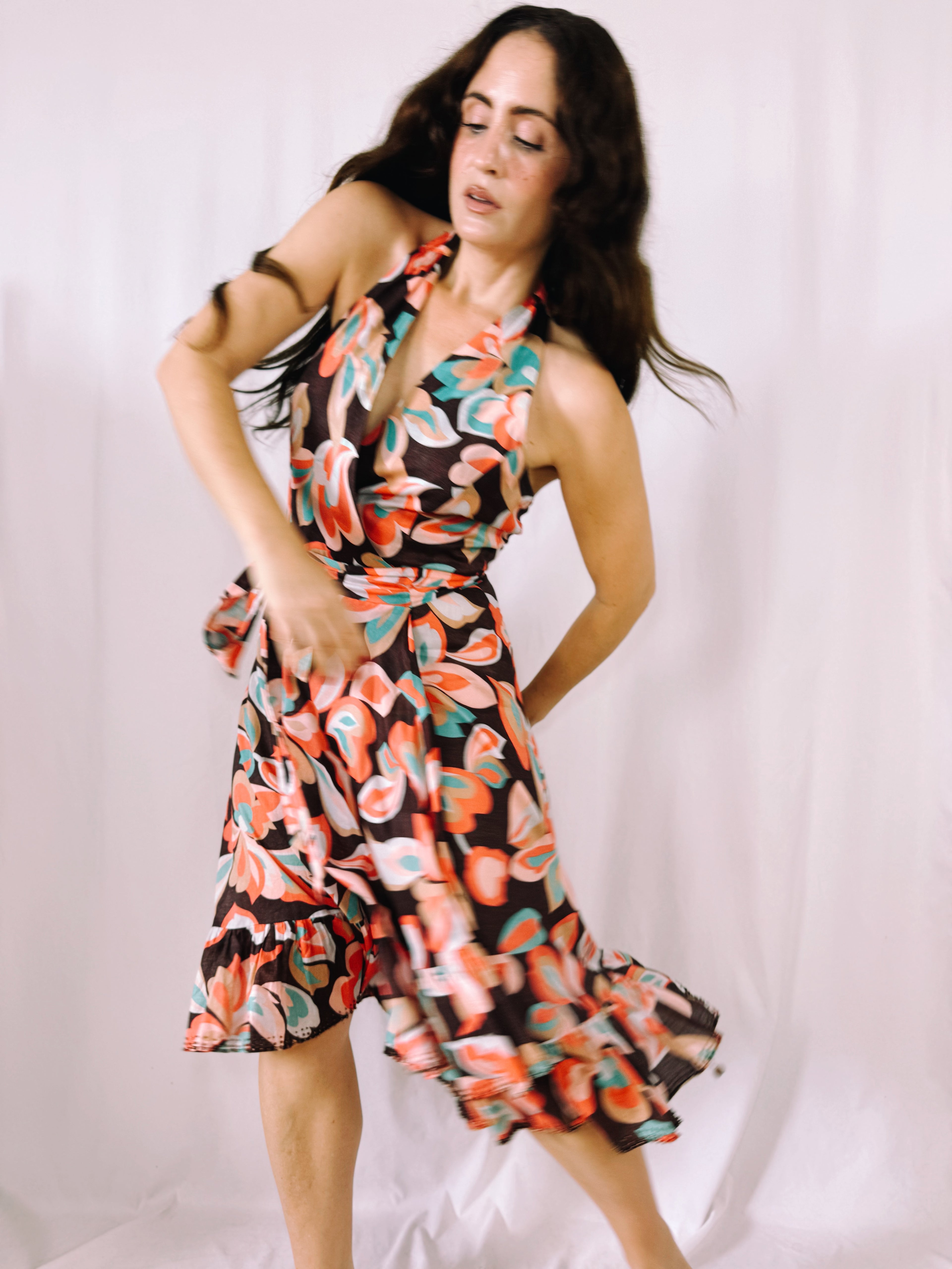 Vestido Ted Baker London 100% algodón con escote halter cruzado y estampado floral – Talla 40