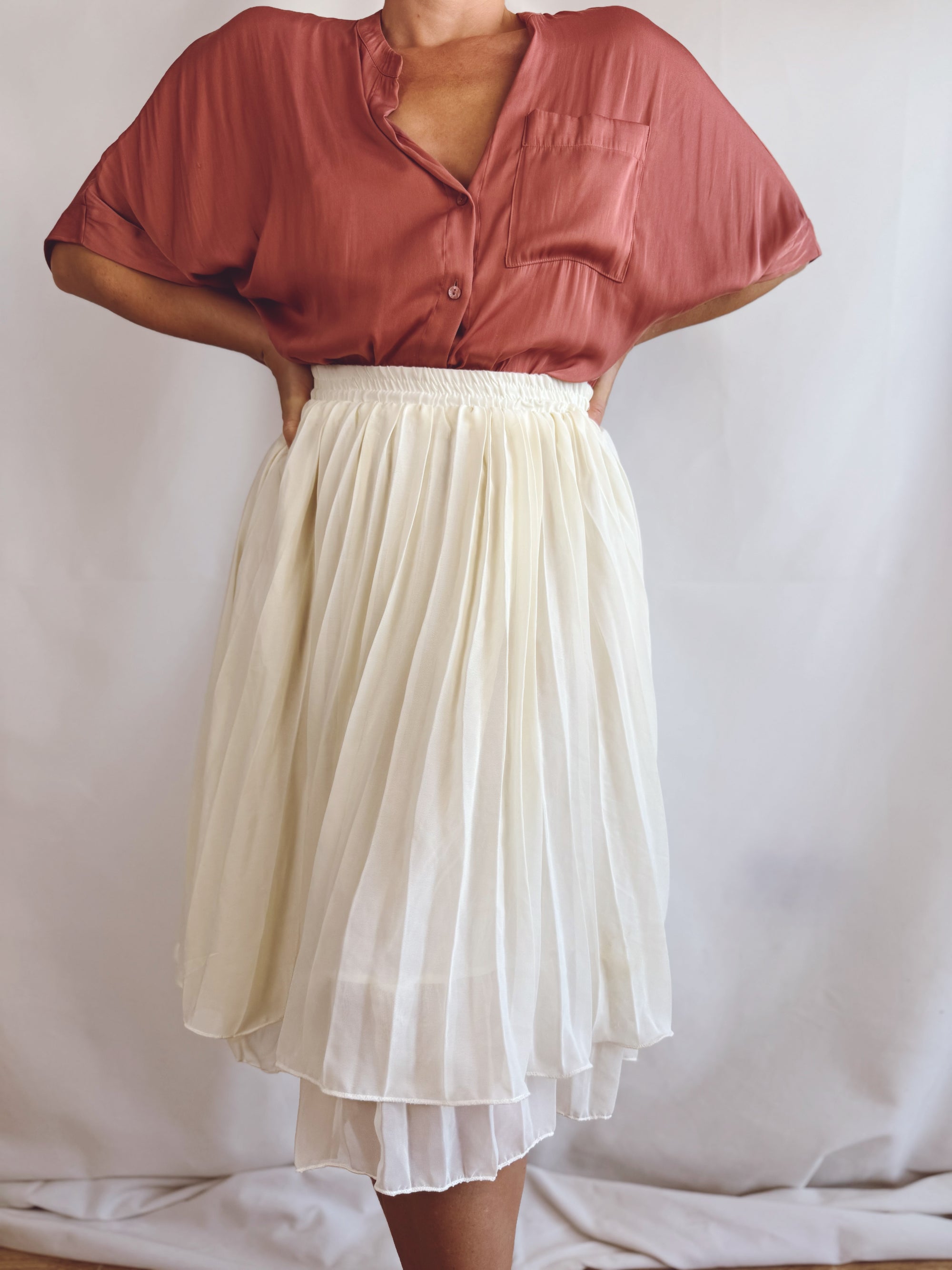 Falda plisada crema