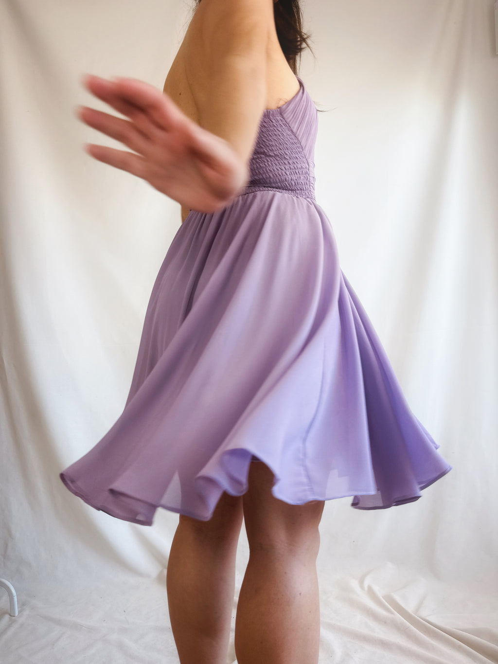 Vestido Pre-Loved Eva & Lola lila plisado asimétrico con espalda nido de abeja