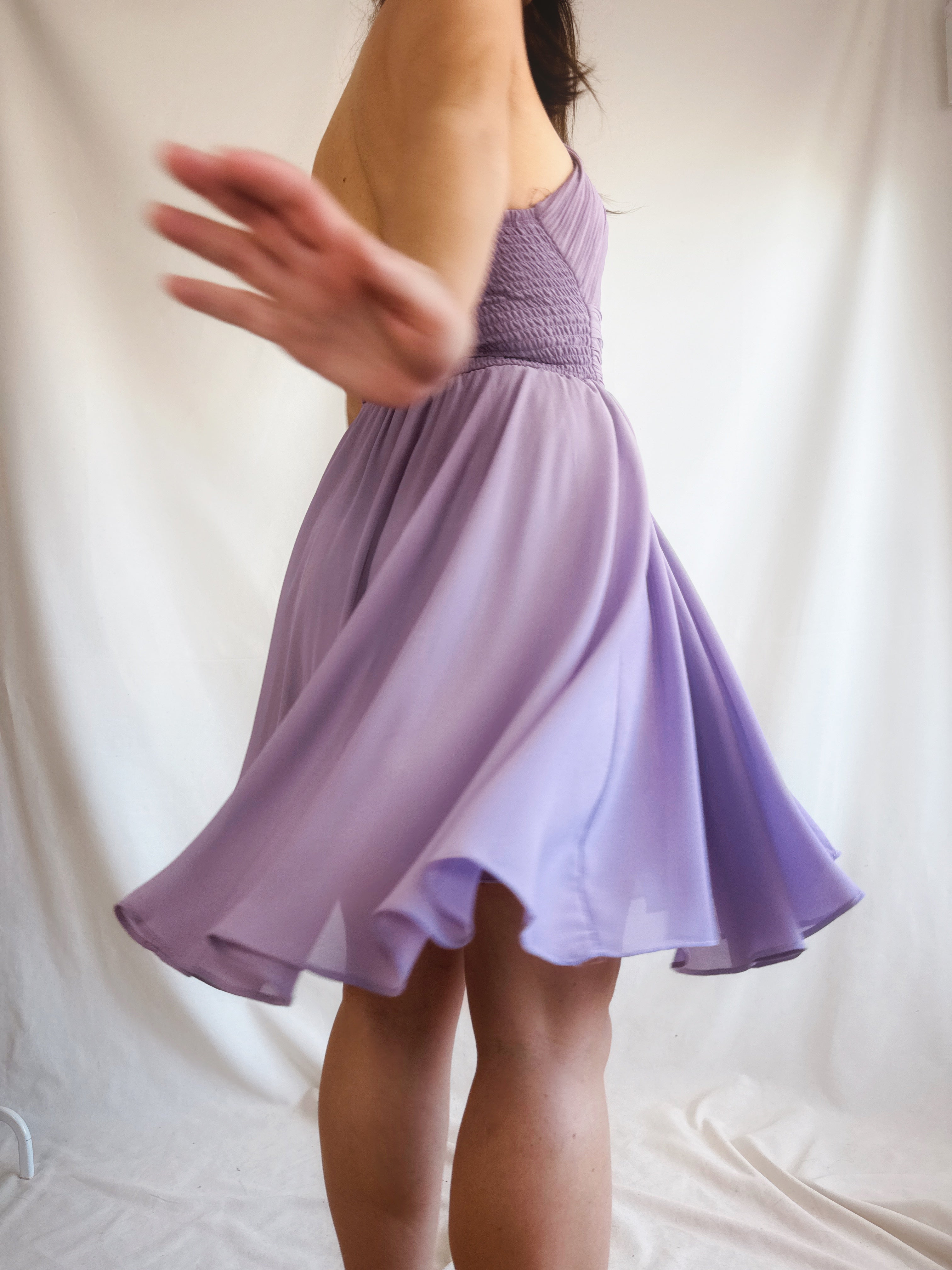 Vestido Pre-Loved Eva & Lola lila plisado asimétrico con espalda nido de abeja