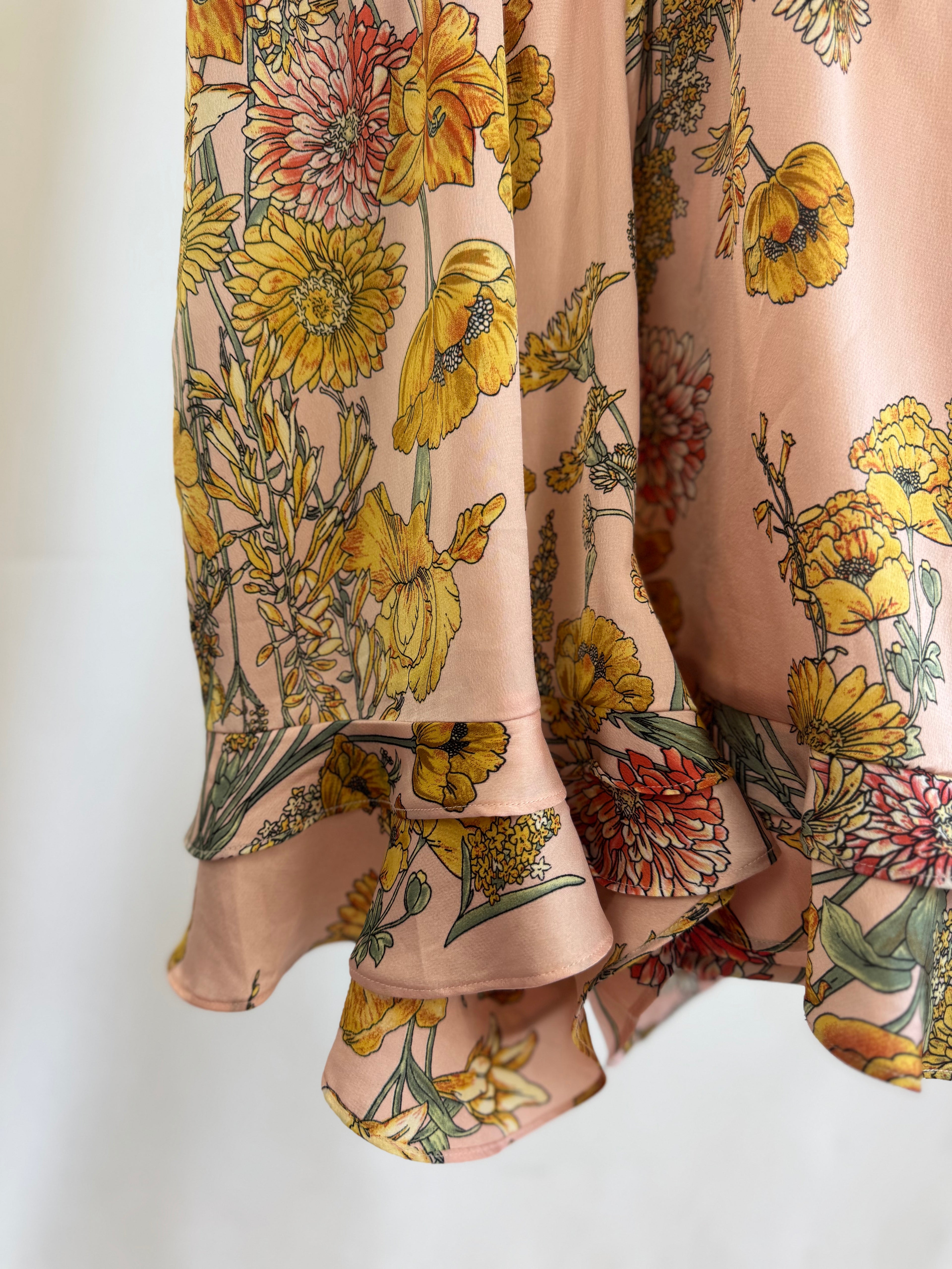 Mono de satén Pretty Little Thing