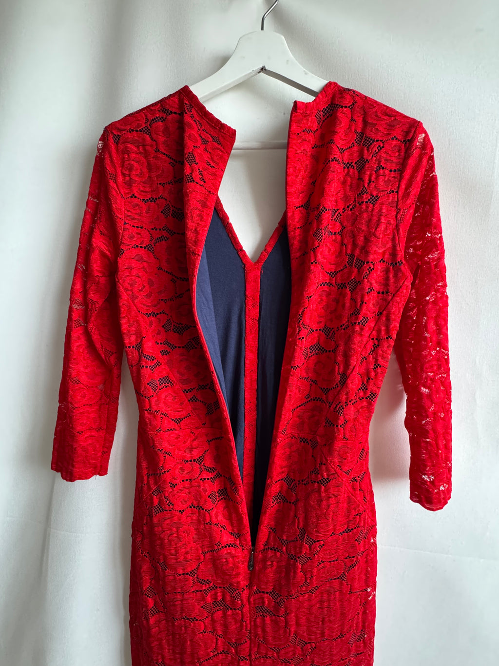 Vestido midi de encaje rojo – Damsel in a Dress (T.10)