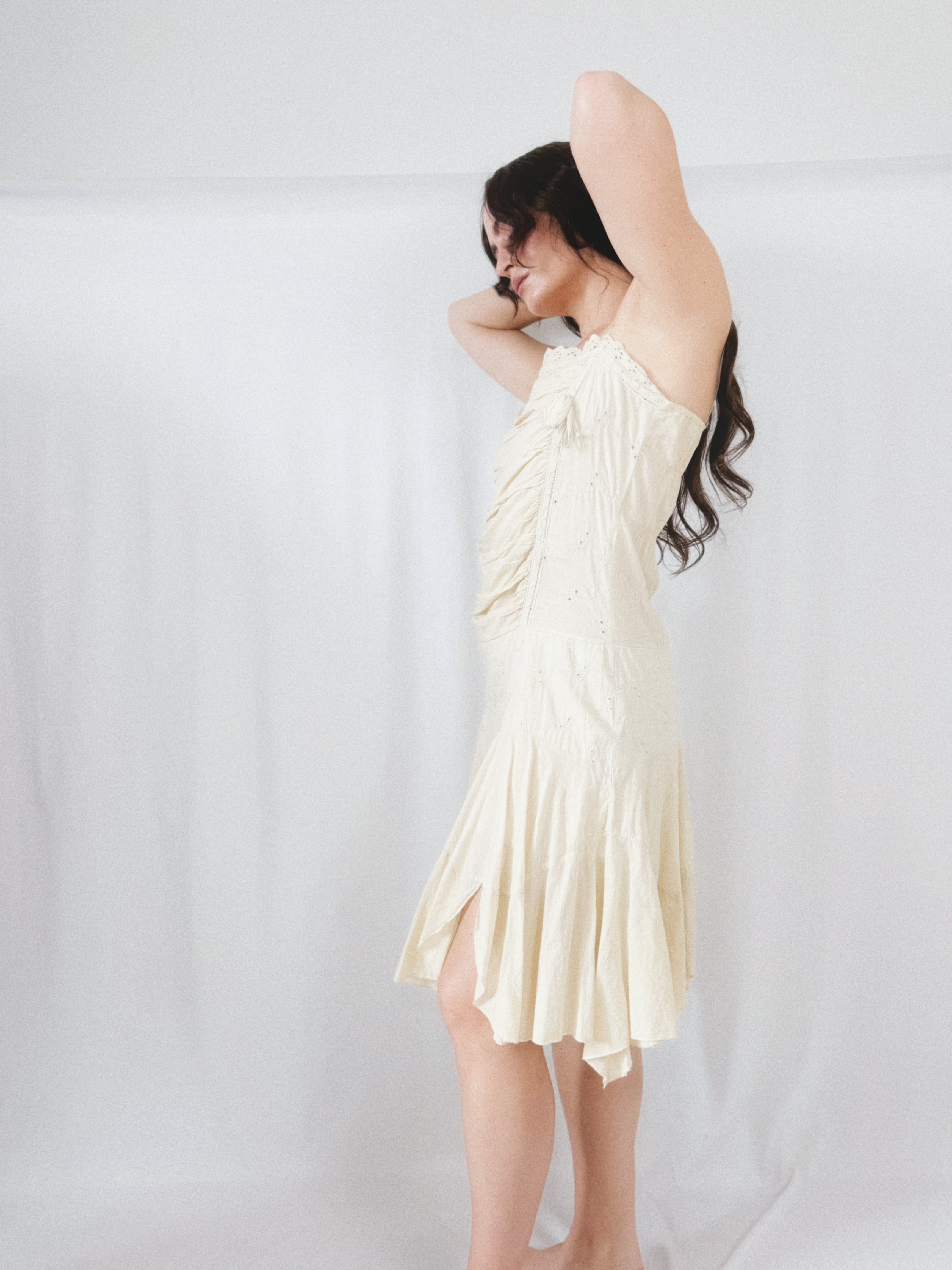 Vestido Boho Beige Pre-Loved con Bordados y Bajo Asimétrico