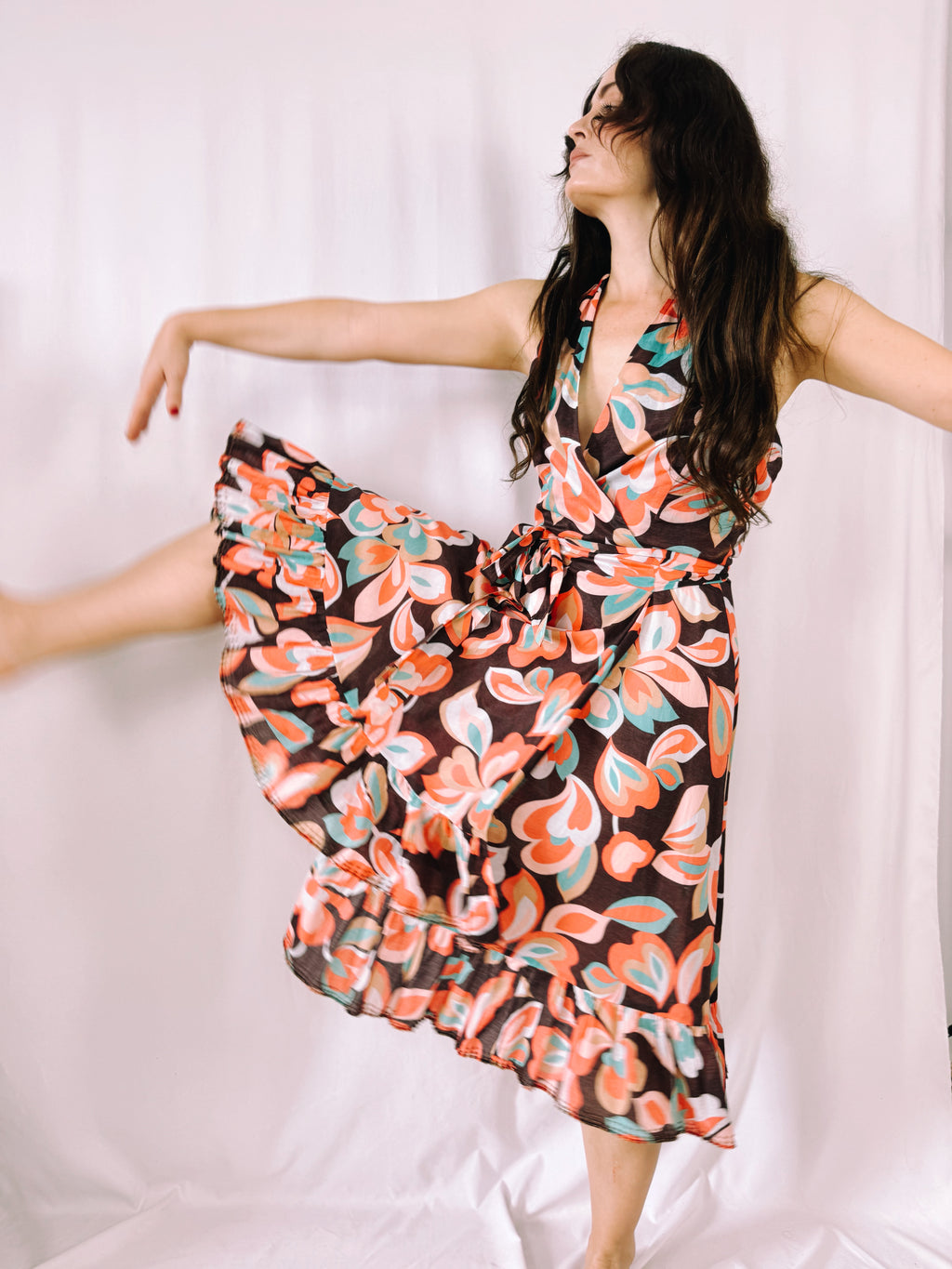 Vestido Ted Baker London 100% algodón con escote halter cruzado y estampado floral – Talla 40