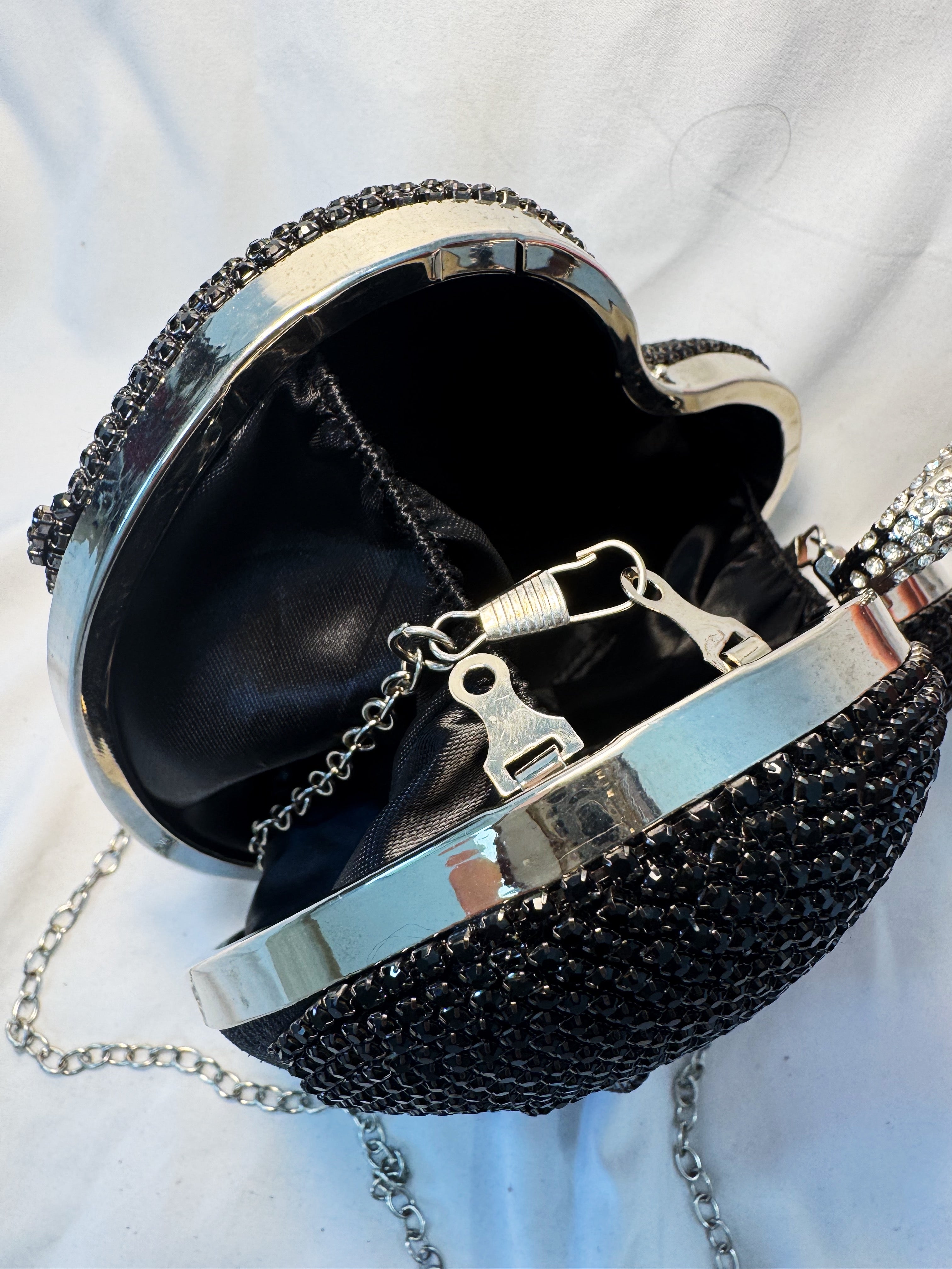 Bolso corazón negro con brillantes