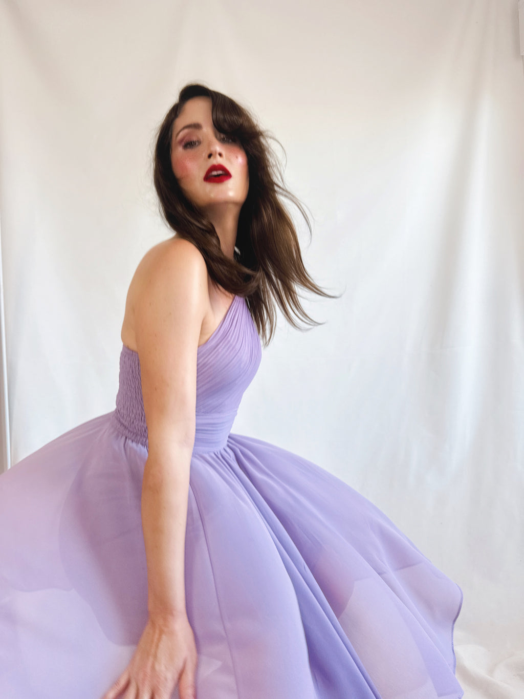 Vestido Pre-Loved Eva & Lola lila plisado asimétrico con espalda nido de abeja