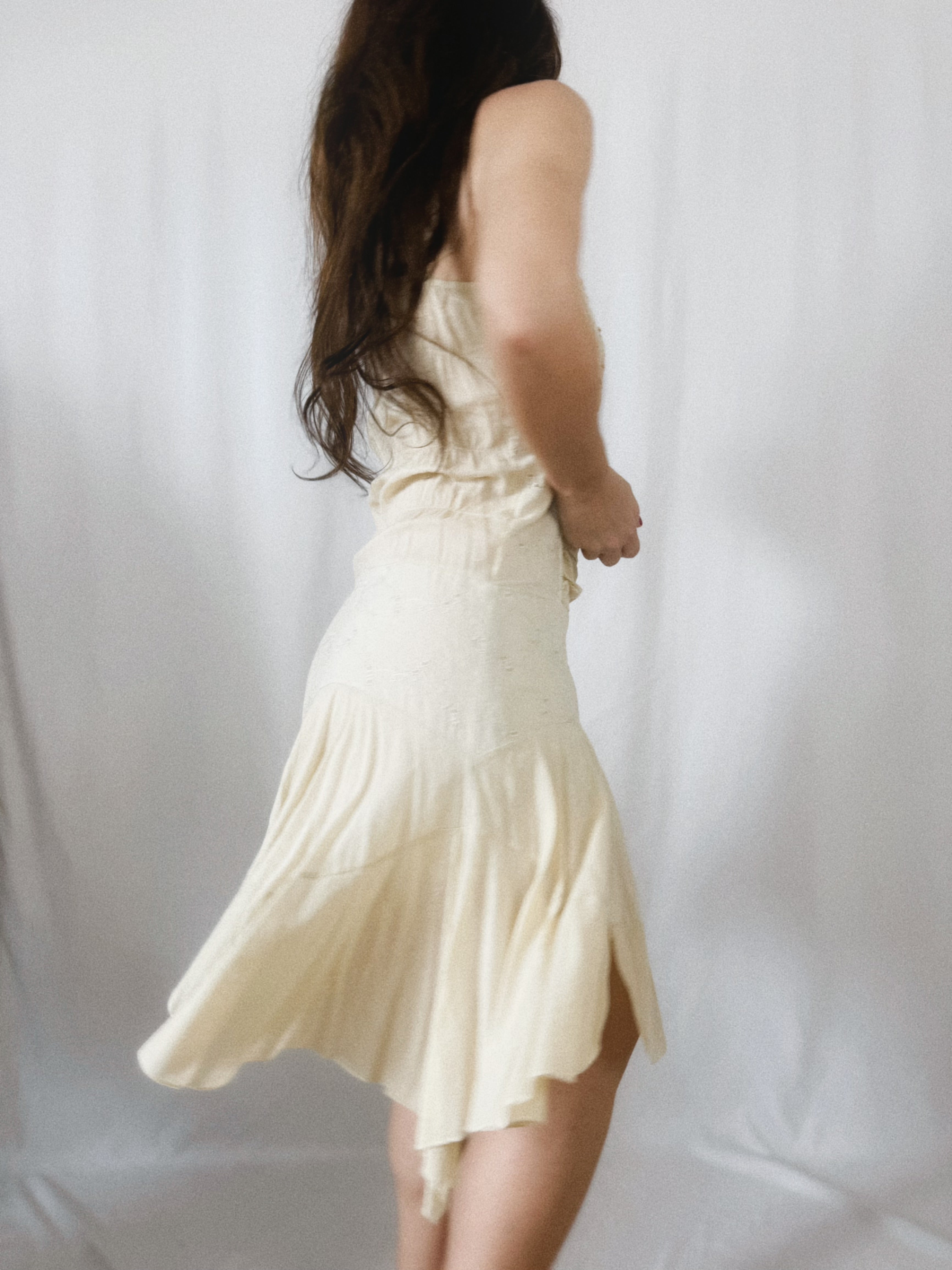 Vestido Boho Beige Pre-Loved con Bordados y Bajo Asimétrico