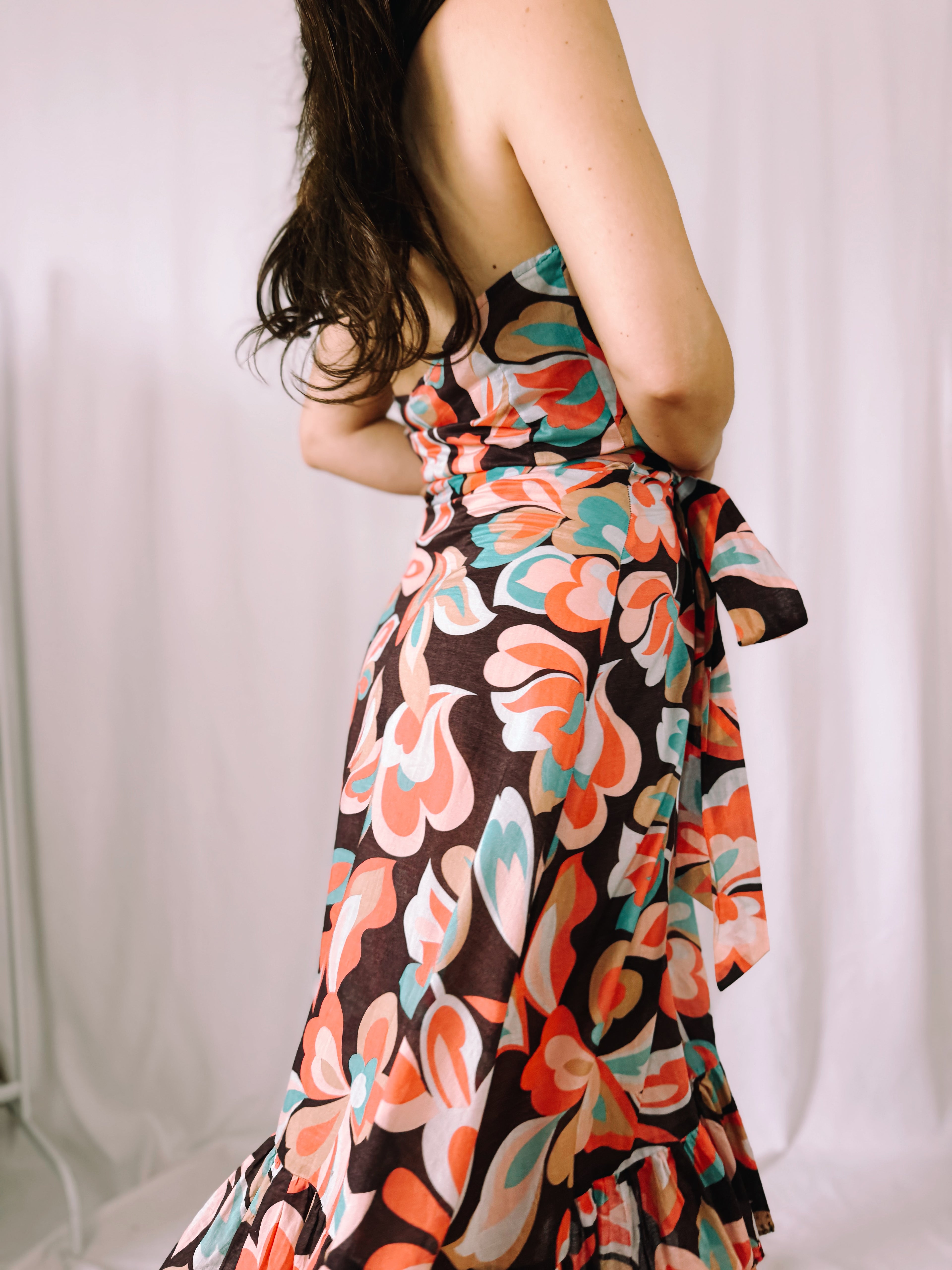 Vestido Ted Baker London 100% algodón con escote halter cruzado y estampado floral – Talla 40