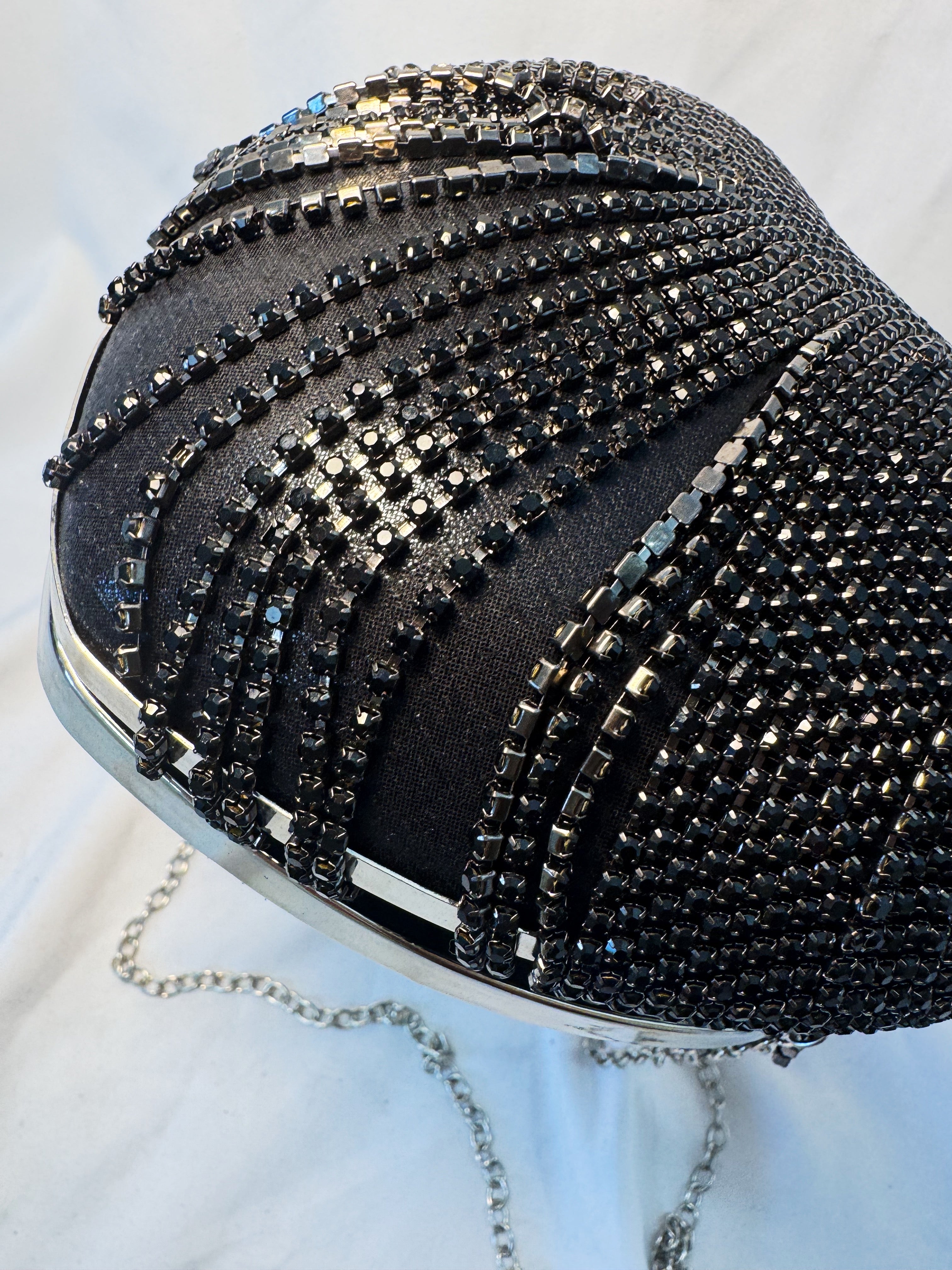 Bolso corazón negro con brillantes