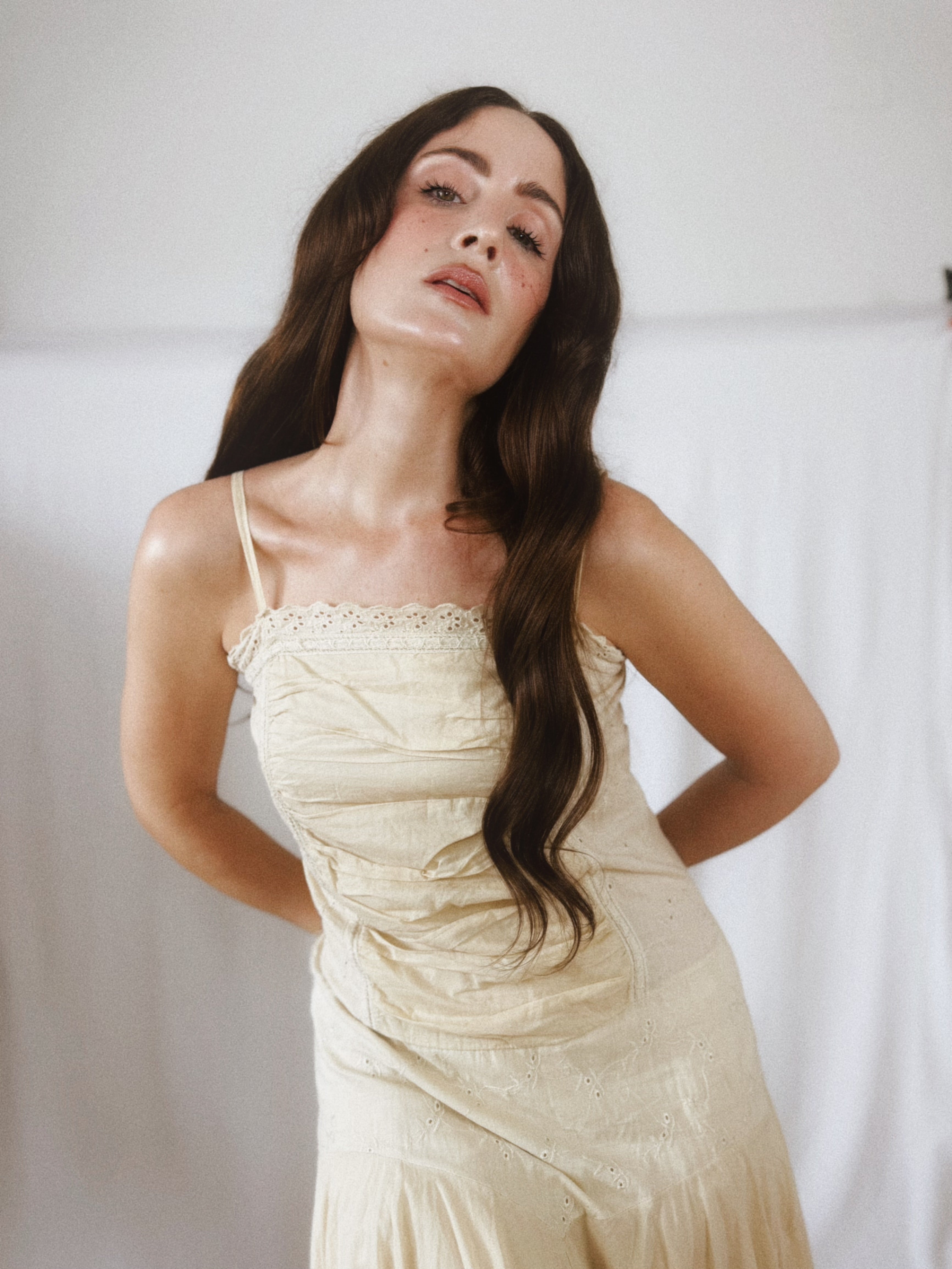 Vestido Boho Beige Pre-Loved con Bordados y Bajo Asimétrico