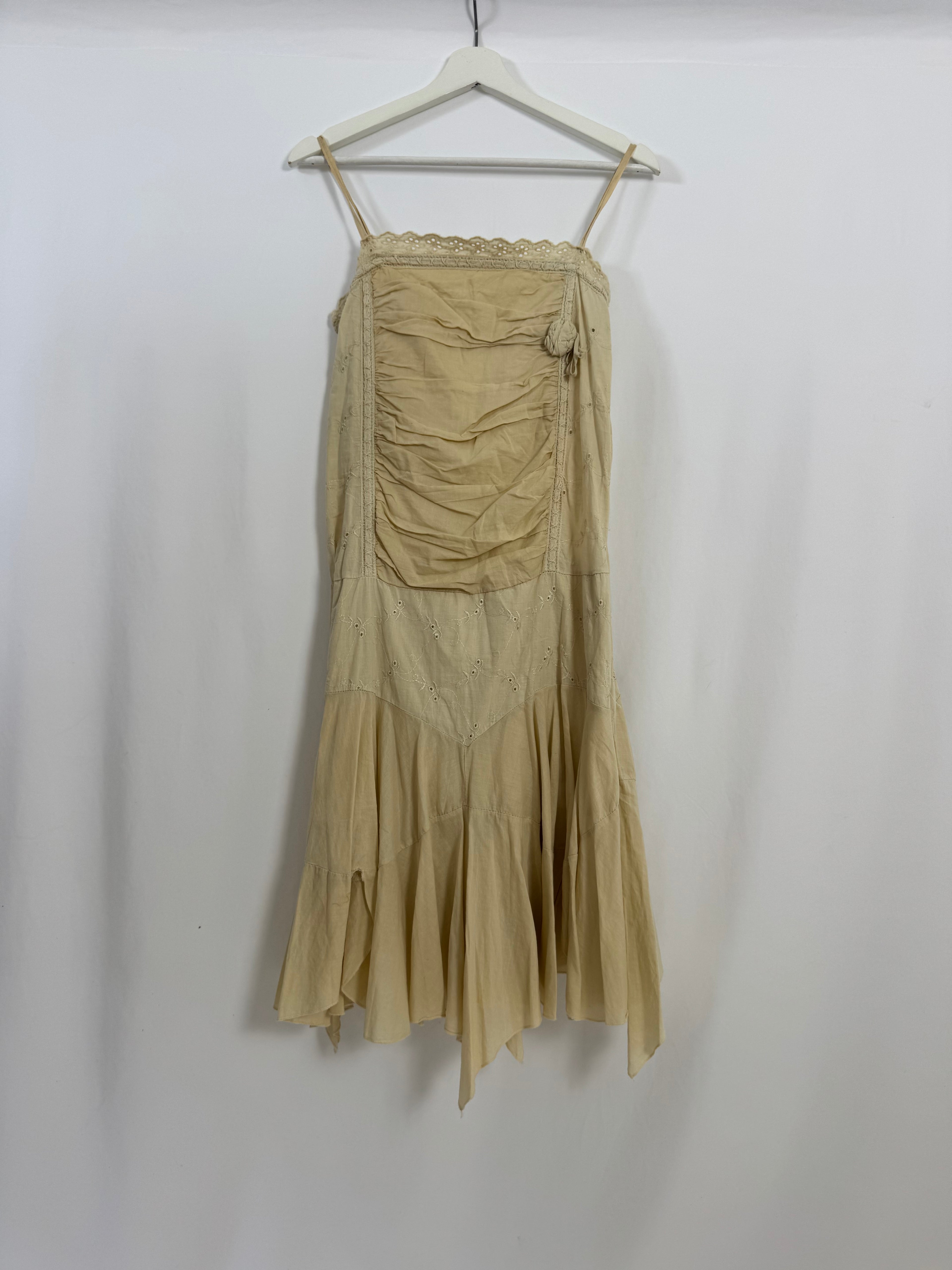 Vestido Boho Beige Pre-Loved con Bordados y Bajo Asimétrico