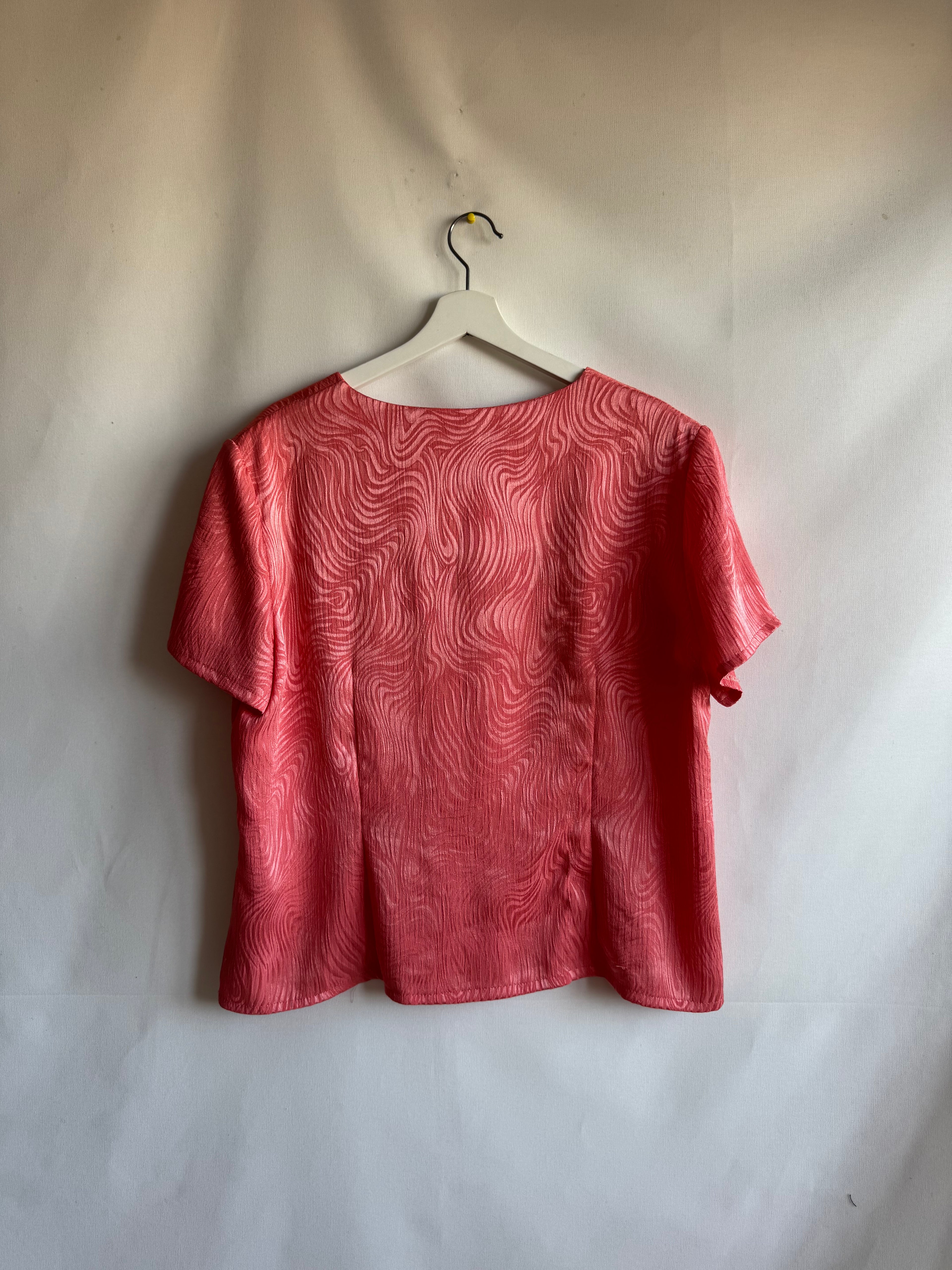 Blusa Vintage Coral con Textura de Ondas | Escote Cuadrado Años 90