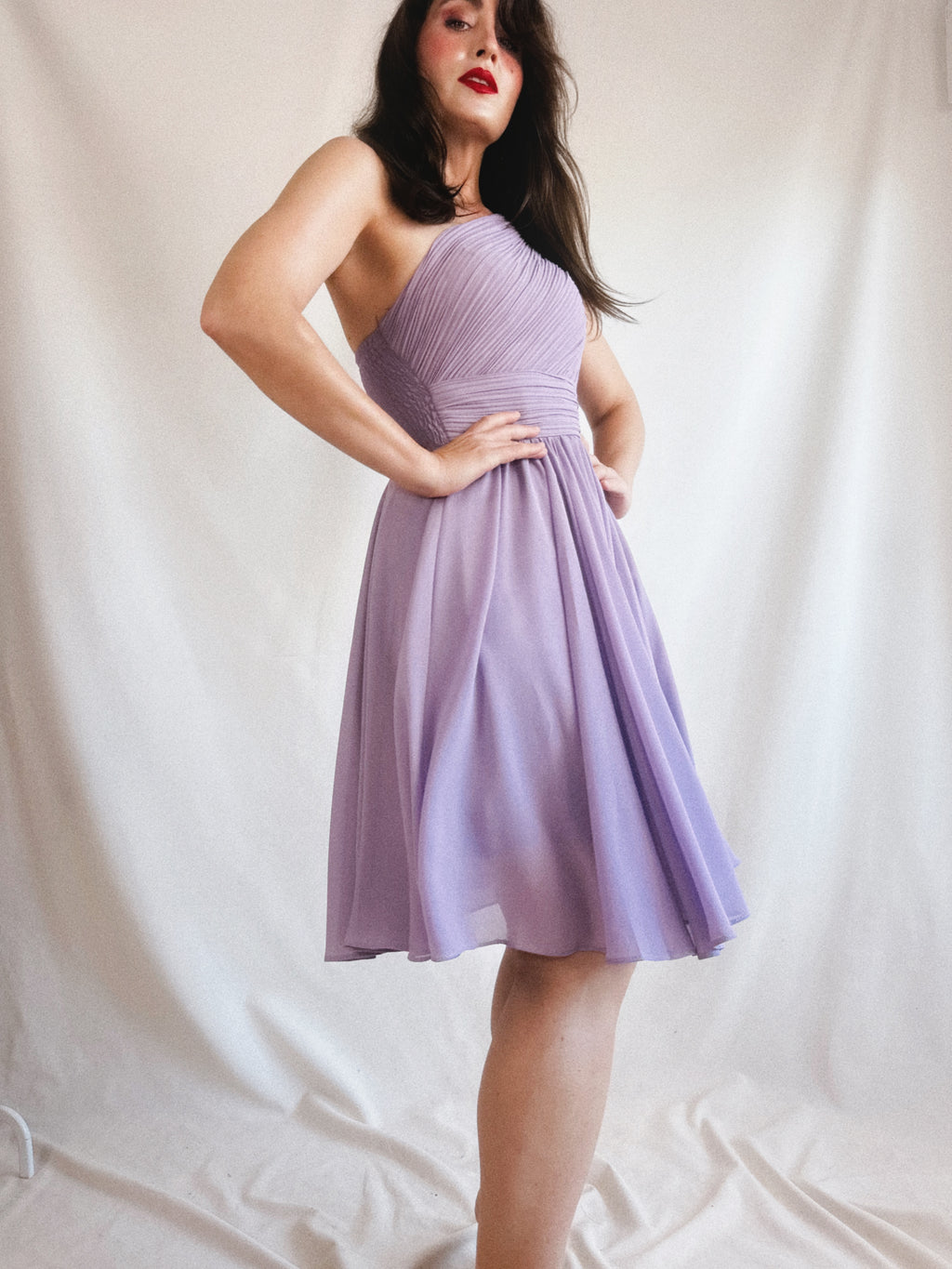 Vestido Pre-Loved Eva & Lola lila plisado asimétrico con espalda nido de abeja