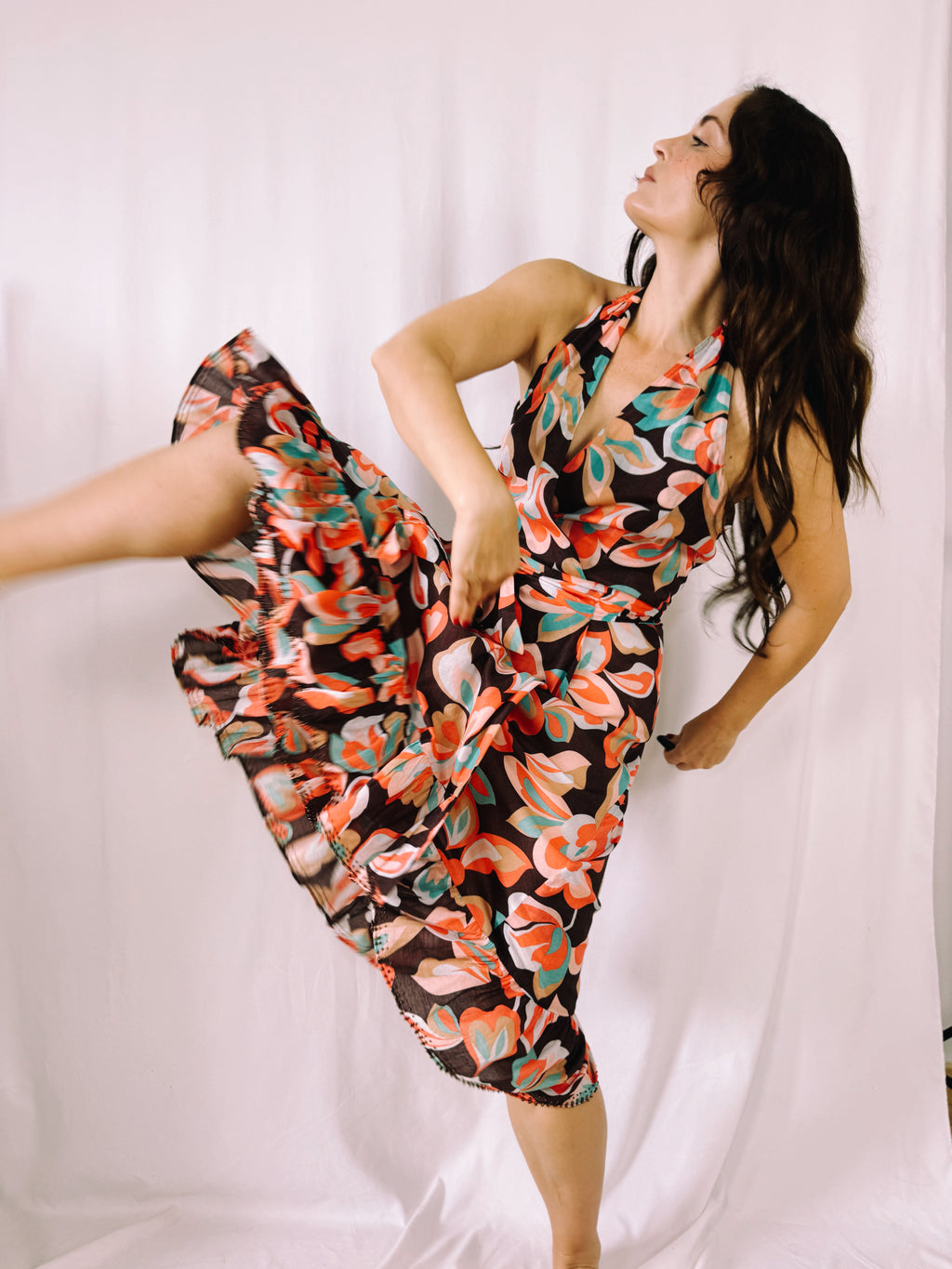 Vestido Ted Baker London 100% algodón con escote halter cruzado y estampado floral – Talla 40