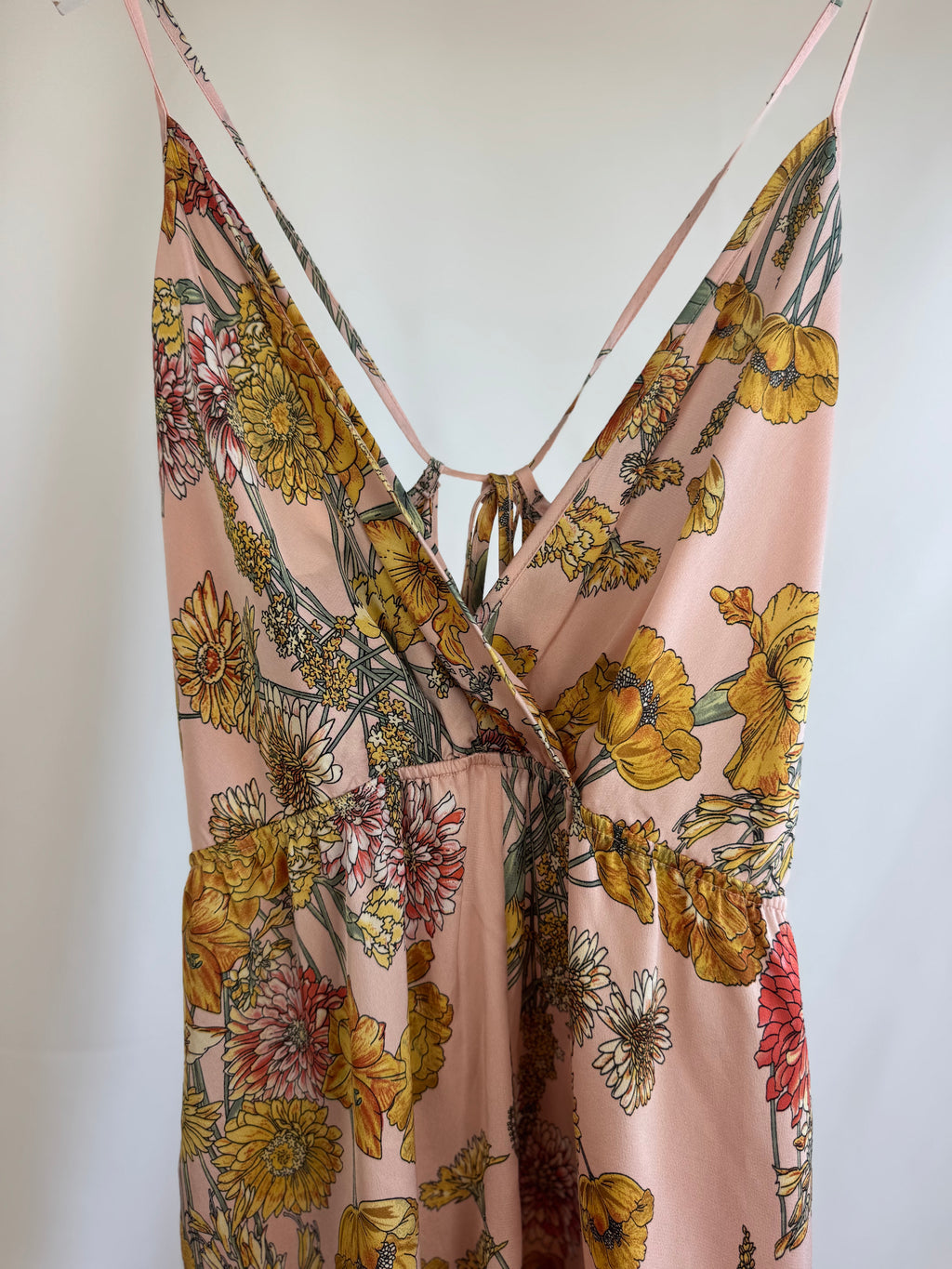 Mono de satén Pretty Little Thing