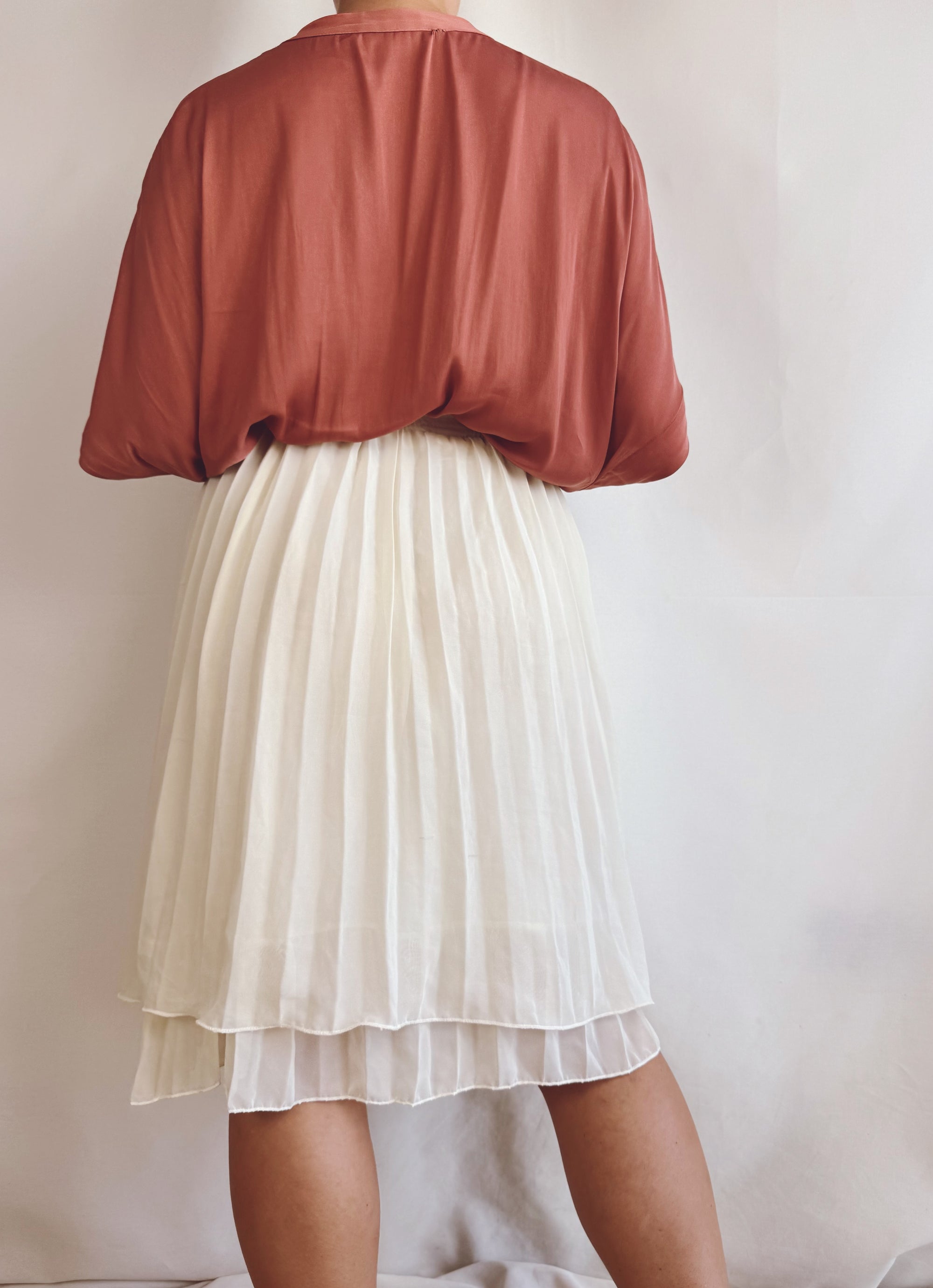 Falda plisada crema