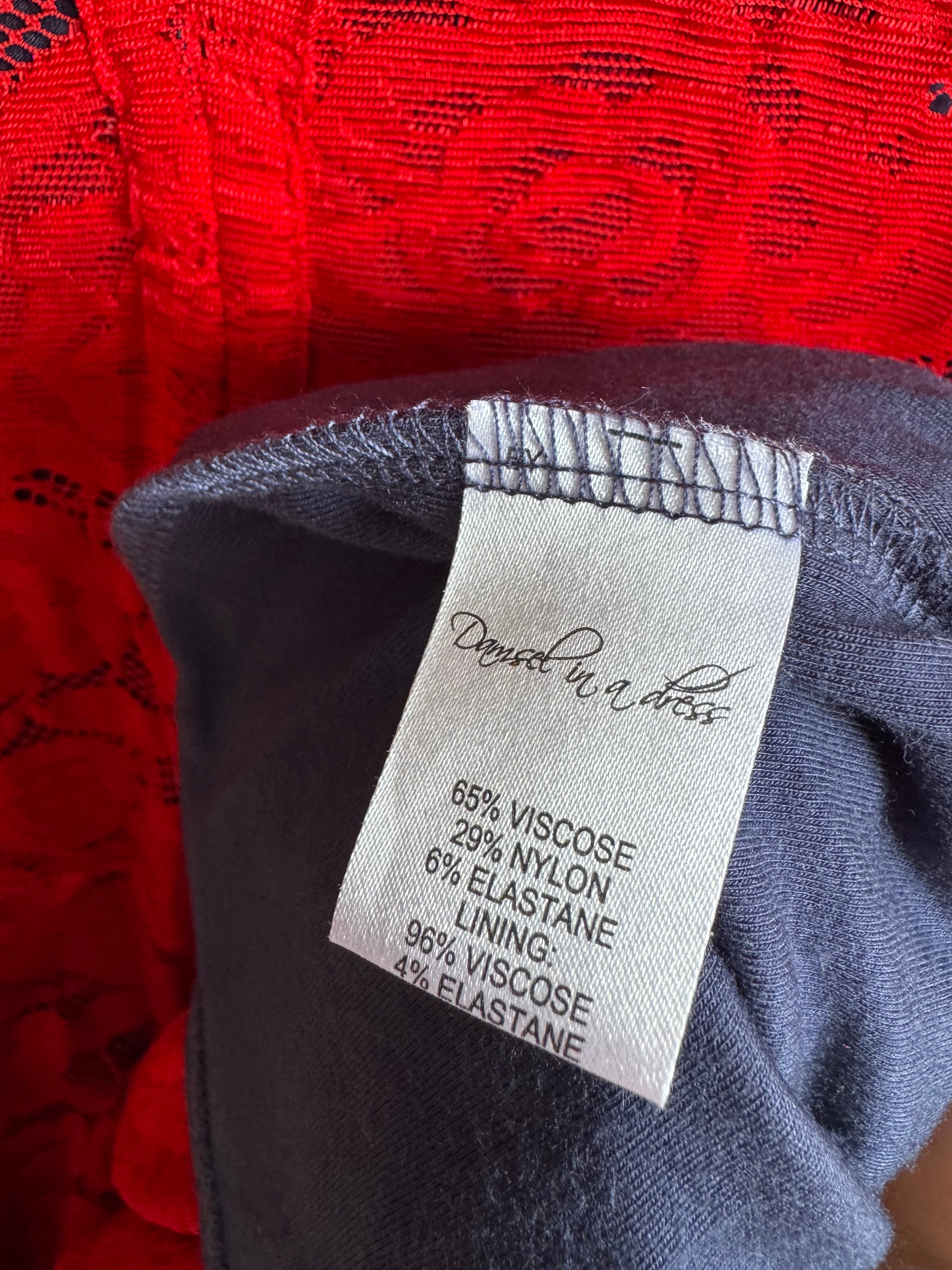 Vestido midi de encaje rojo – Damsel in a Dress (T.10)