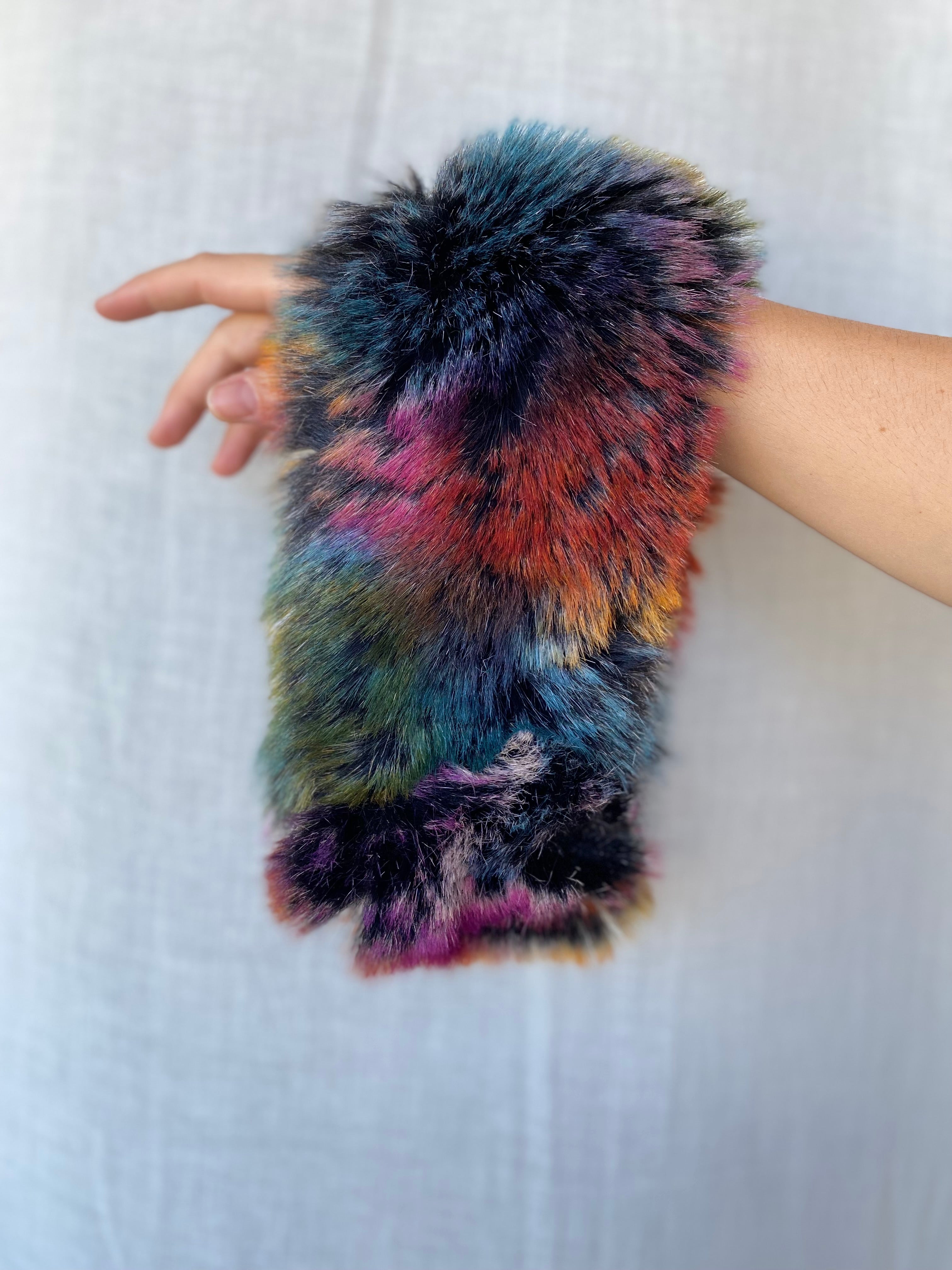 Synthetic hair stole